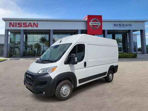 Used 2025 RAM ProMaster 2500 w/ Convenience Group FWD image 5