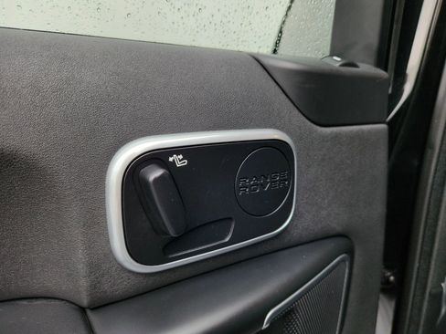 Used 2011 Land Rover Range Rover Supercharged image 17