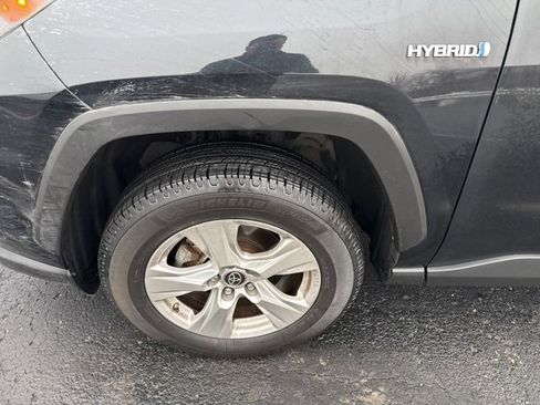 Used 2021 Toyota RAV4 LE image 3