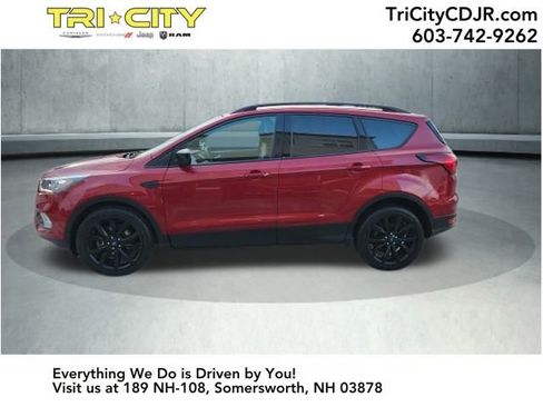 Used 2019 Ford Escape SE image 2