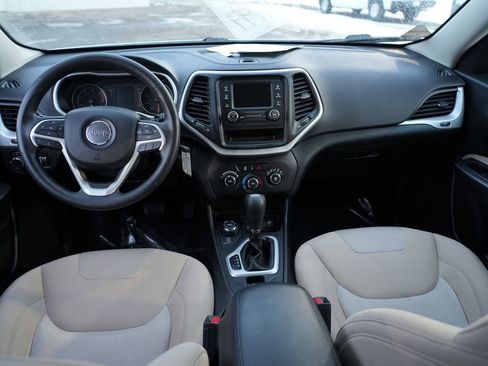 Used 2017 Jeep Cherokee Sport image 25