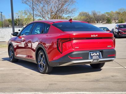 New 2025 Kia K4 LXS