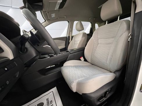 Used 2023 Nissan Rogue SV image 8