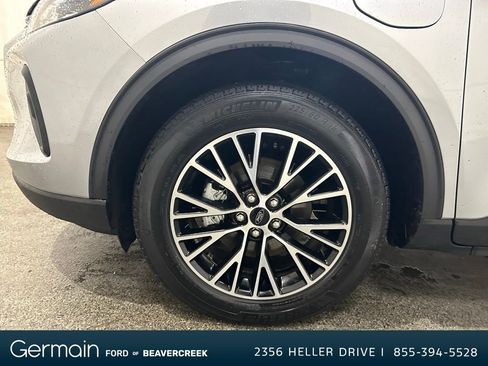 Used 2023 Ford Escape SE image 12