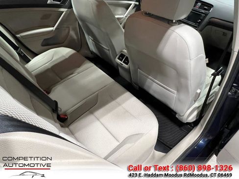 Used 2018 Volkswagen Golf S image 11