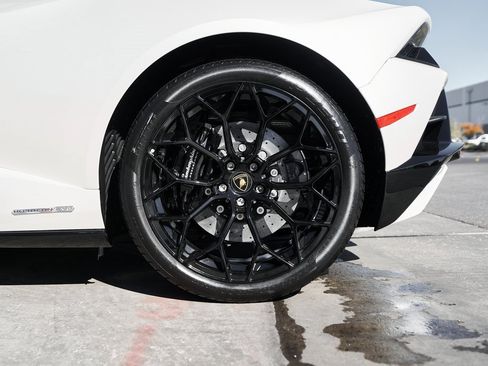 Used 2022 Lamborghini Huracan EVO image 23