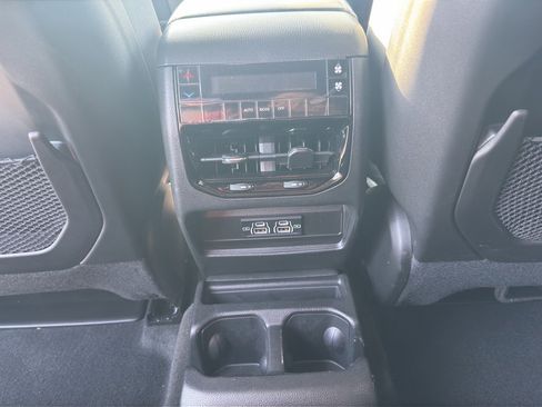 Used 2024 Jeep Grand Cherokee L Laredo image 32