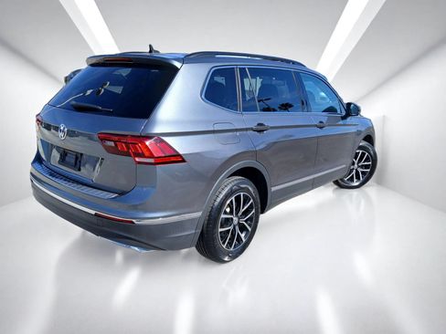 Used 2021 Volkswagen Tiguan SE w/ Panoramic Sunroof Package FWD image 4