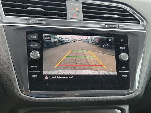 Used 2024 Volkswagen Tiguan SE FWD image 19