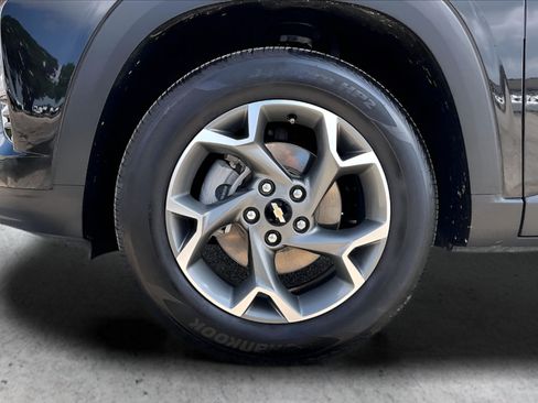 Used 2025 Chevrolet Trax LT FWD image 34