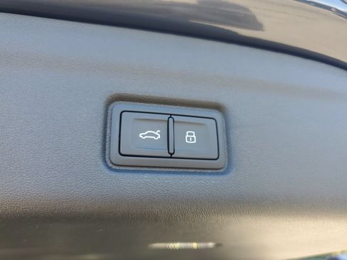 New 2027 Audi Q6 e-tron Premium AWD/4WD image 9