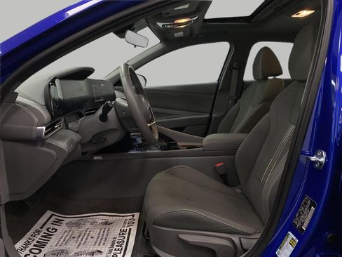 Used 2025 Hyundai Elantra SEL FWD image 30