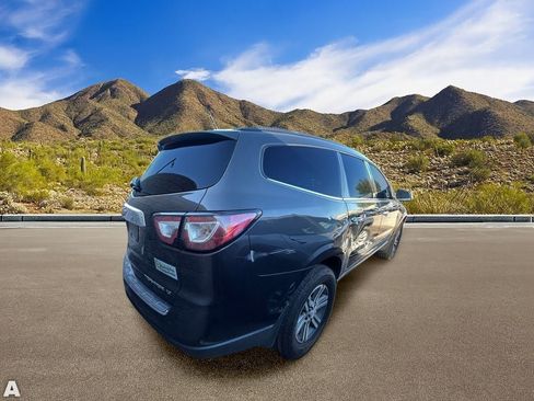 Used 2016 Chevrolet Traverse LT w/ Style and Technology Package FWD image 4
