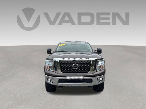 Used 2017 Nissan Titan SV AWD/4WD image 2