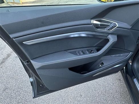 Used 2024 Audi Q8 e-tron Premium Plus w/ Premium Plus Package image 19