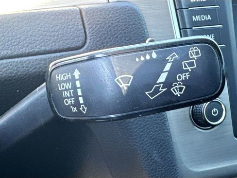 Used 2017 Volkswagen Golf S image 14