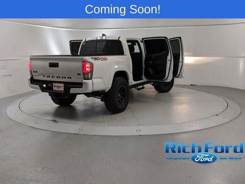 Used 2021 Toyota Tacoma TRD Sport image 9