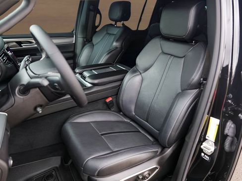 Used 2023 Jeep Wagoneer Series II image 7