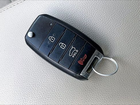 Used 2020 Kia Sorento LX FWD image 10