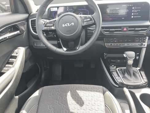 New 2026 Kia Seltos S FWD image 9
