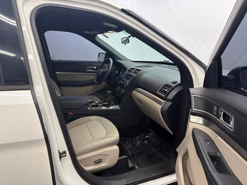 Used 2018 Ford Explorer XLT FWD image 14