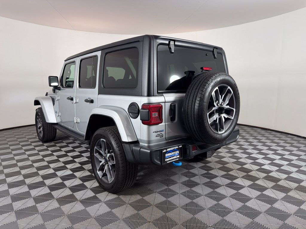 Used 2024 Jeep Wrangler Unlimited w/ Convenience Group AWD/4WD image 5