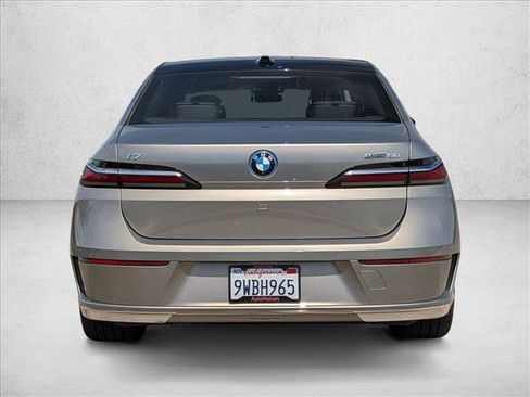 Used 2025 BMW i7 eDrive50 w/ Premium Package RWD image 7