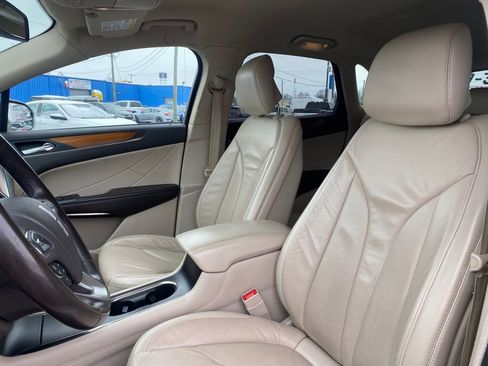 Used 2017 Lincoln MKC Select image 10
