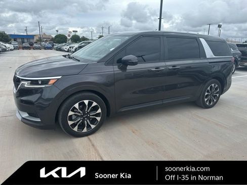 Used 2024 Kia Carnival EX FWD image 1