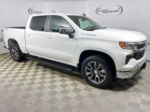 Used 2023 Chevrolet Silverado 1500 LT AWD/4WD image 9