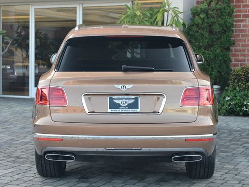 Used 2017 Bentley Bentayga image 10