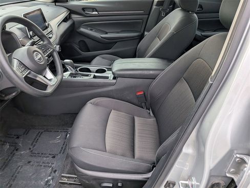 Used 2024 Nissan Altima 2.5 SV image 22
