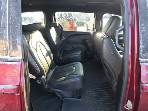 Used 2018 Chrysler Pacifica Touring-L w/ Advanced Safetytec Group image 20