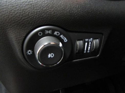 Used 2025 Jeep Compass Trailhawk AWD/4WD image 21