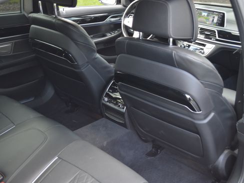Used 2022 BMW 740i w/ M Sport Package RWD image 34