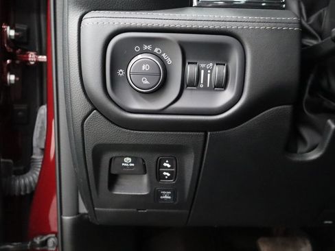 Used 2025 RAM 1500 Limited AWD/4WD image 12