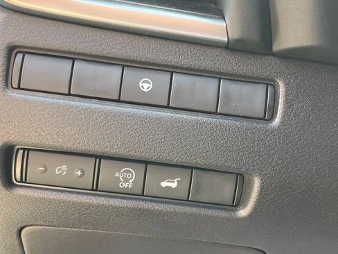 Used 2025 Nissan Rogue SV AWD/4WD image 11