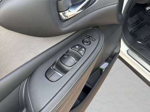 Used 2020 Nissan Murano SL w/ Moonroof Package AWD/4WD image 11