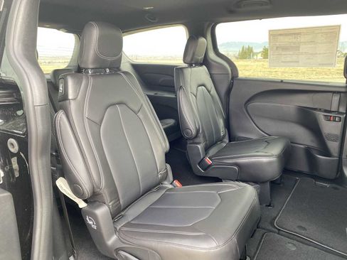 New 2026 Chrysler Pacifica Select image 34