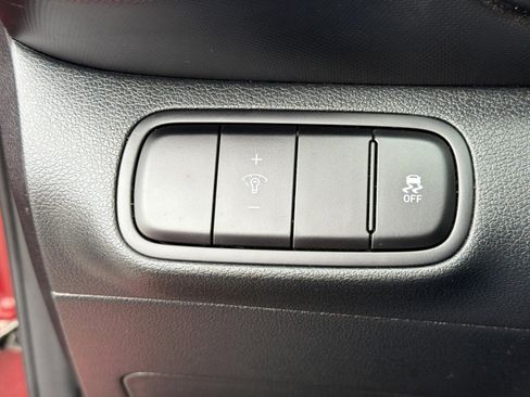 Used 2023 Hyundai Venue Limited w/ Cargo Package image 23