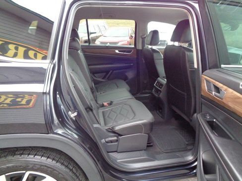 Used 2025 Volkswagen Atlas SE AWD/4WD image 21
