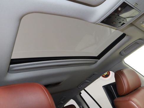 Used 2020 Lexus LX 570 4WD w/ Luxury Package image 11