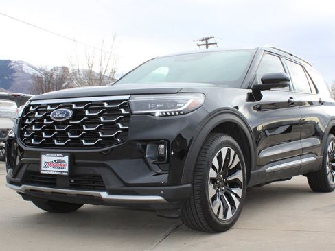 Used 2025 Ford Explorer Platinum w/ LUX Leather Package image 10