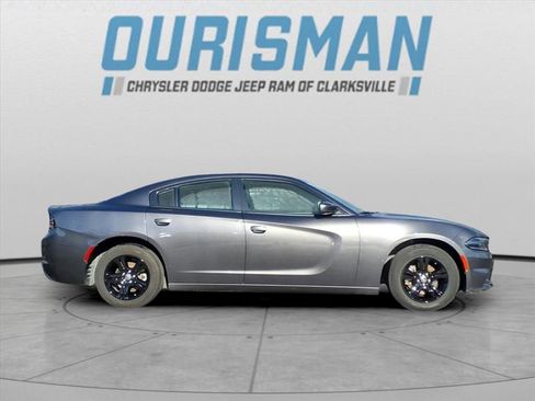Used 2022 Dodge Charger SXT image 2
