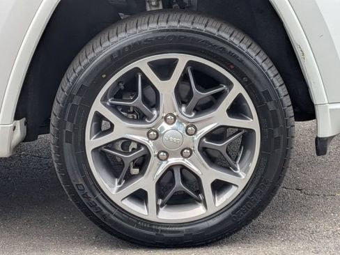Certified 2021 Jeep Grand Cherokee Overland AWD/4WD image 36