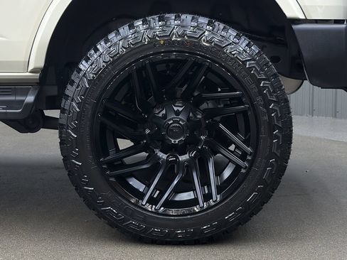 Used 2025 Ford Bronco Outer Banks AWD/4WD image 12