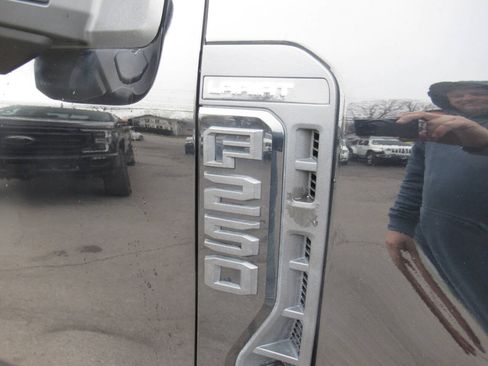 Used 2023 Ford F250 Lariat w/ Lariat Ultimate Package AWD/4WD image 5
