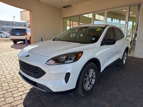 Certified 2022 Ford Escape SE image 1