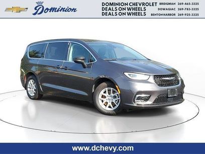 Used 2023 Chrysler Pacifica Touring-L