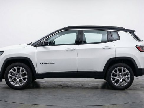 Used 2025 Jeep Compass Limited AWD/4WD image 5